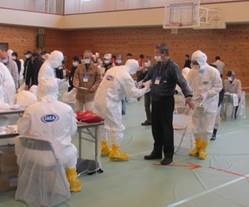 Activities in contamination survey for evacuated residents (at a gymnasium of Ishikawa Prefecture Nursing University)
