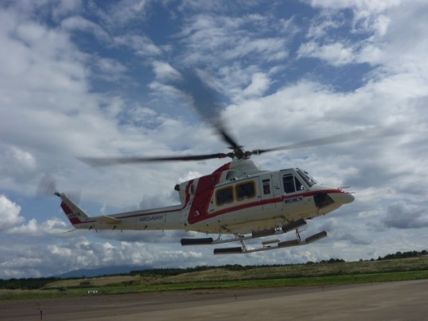 使用しているヘリコプター及び測定機器搭載の例