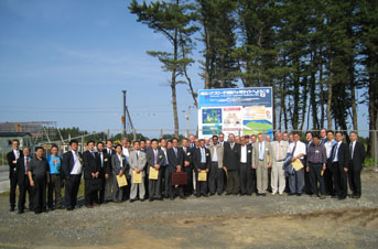 BAサイトパネル前での記念撮影