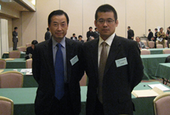 鈴木所長と乙坂研究員