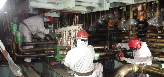Dismantling Work of the Reactor Inlet Pipe