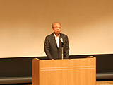 坂巻所長による開会挨拶