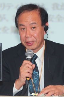 持地　敏郎氏