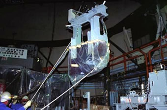 原子炉圧力容器胴部切断片の 容器への収納 
