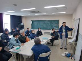 a photo in discussion of dispatched experts on environmental radiation monitoring in the Fukushima monitoring center