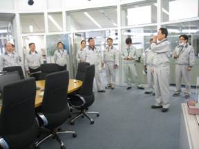 a photo: call-over of staff at the room for information consolidation