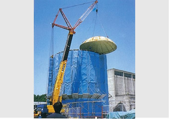 Removal of the reactor building's steel roof
