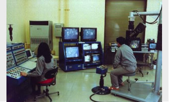 Control room for remote operation of underwater plasma arc cutting system 